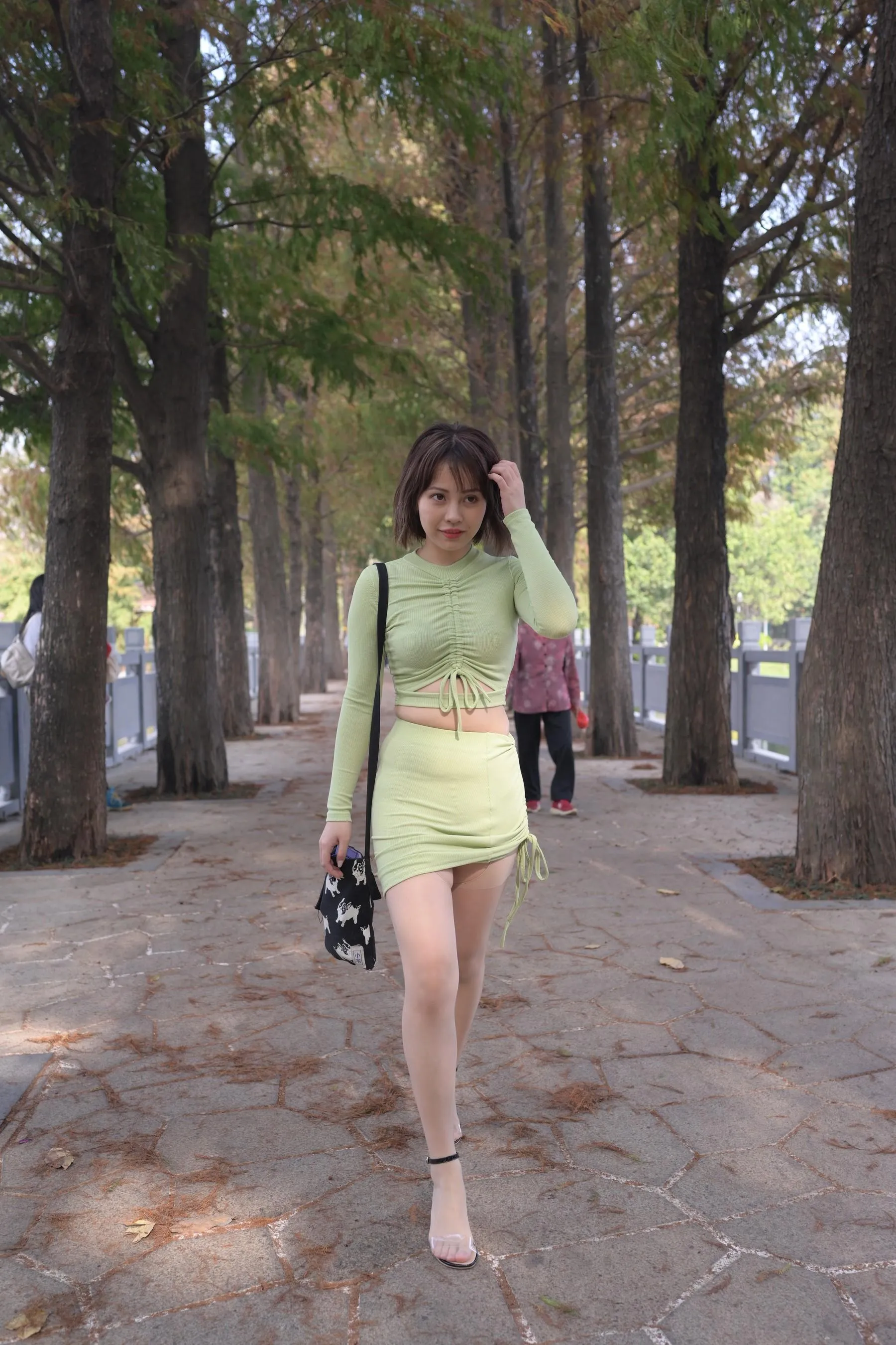 [魔镜街拍] NO.083 SM_0007程生街拍 微胖的美女肉丝袜美脚特写太性感 [413P]插图8